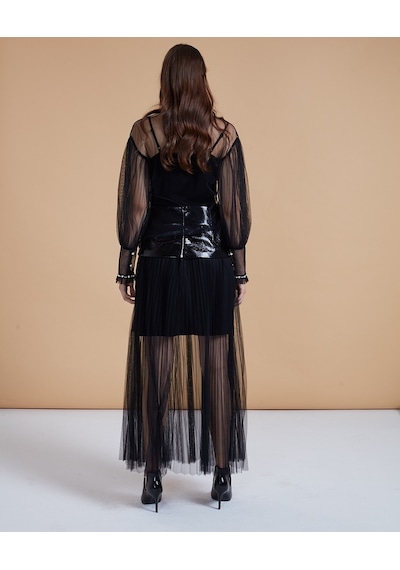 Serpil Exclusive Transparan Yaka Ve Kol Detaylı Dantel Garnili Bluz Romantik Ve Zarif Tasarım Siyah Serpil Exclusive Transparan Yaka Ve Kol Detaylı Dantel Garnili Bluz Romantik Ve Zarif Tasarım Siyah