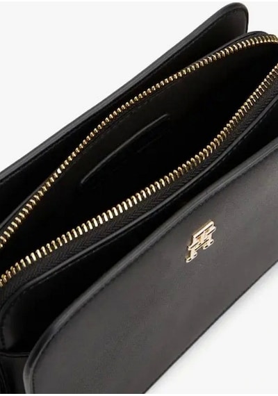 Tommy Hilfiger Monotype Askılı Siyah Kamera Kadın Çantası Siyah
