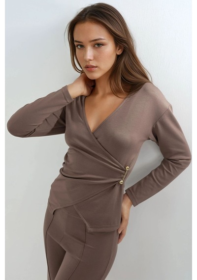 Hiccup Aksesuar Detaylı Bluz & Pantolon İkili Takım Berşan Collection Kunduz Kahverengisi Hiccup Aksesuar Detaylı Bluz & Pantolon İkili Takım Berşan Collection Kunduz Kahverengisi