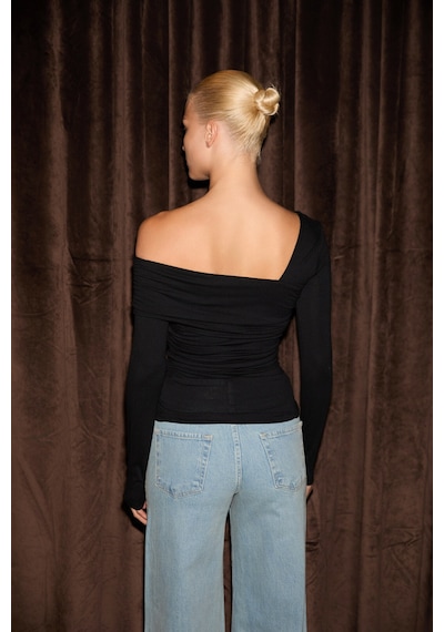 Grımelange VELMEA Kadın Asimetrik Yaka Omuz Detaylı Slim Fit Siyah Bluz