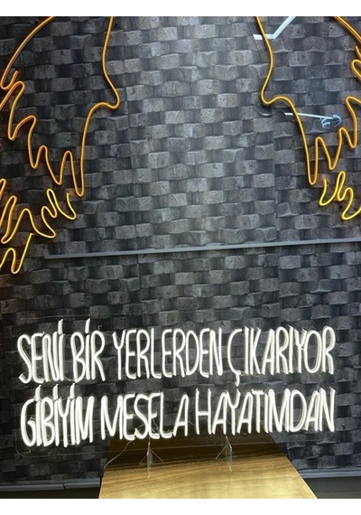 Seni Bir Yerlerden Çıkarıyor Gibiyim Mesela Hayatımdan Yazılı Neon Tabela Turuncu