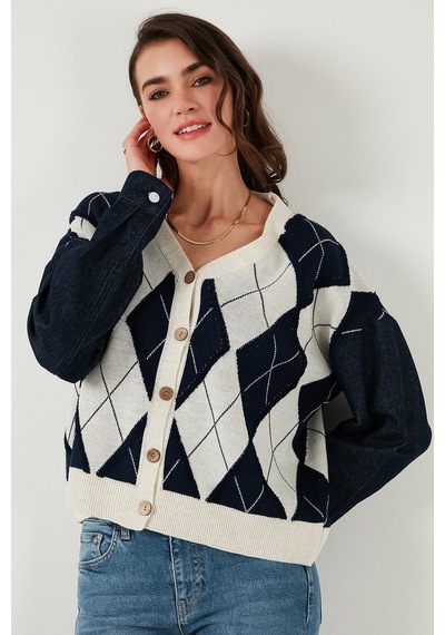 Lela Desenli Regular Fit Düğmeli V Yaka Crop Bayan Hırka 4615553 Lacivert-Ekru