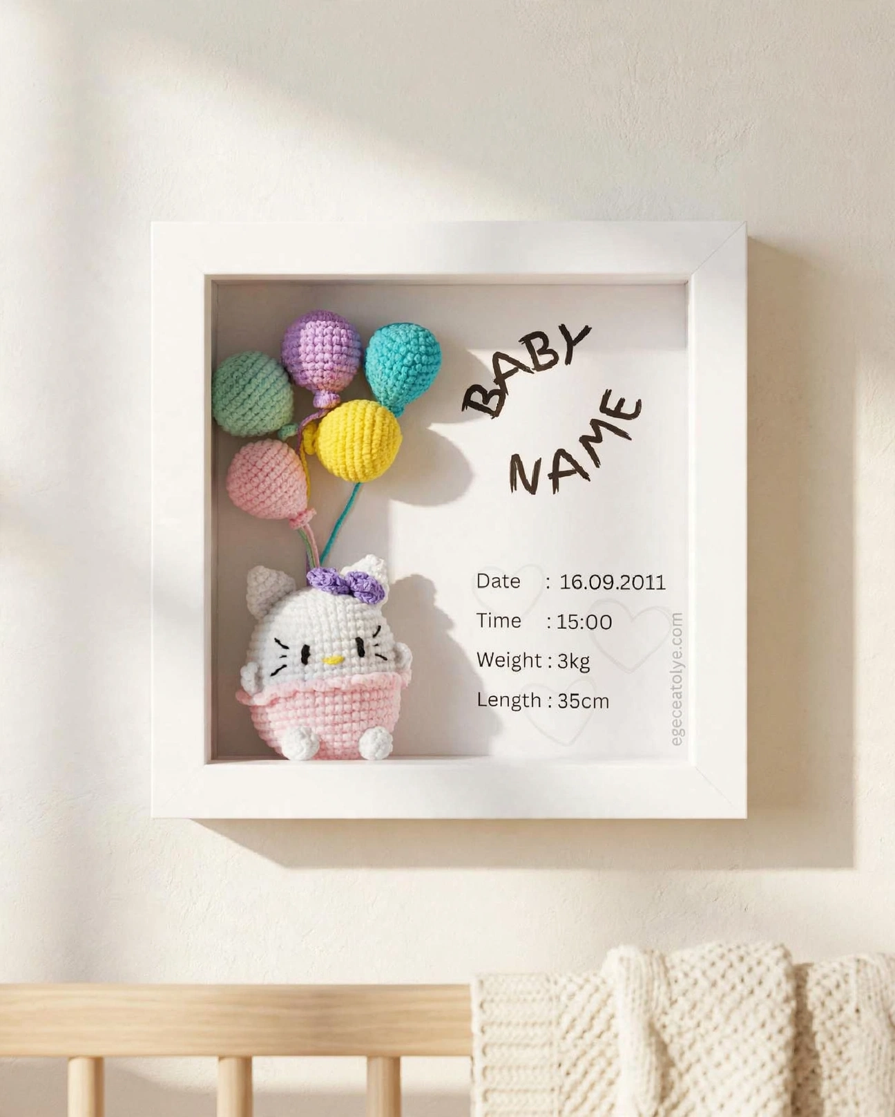 Kişiye Özel 3d Amigurumi Bebek Hatıra Çerçevesi - Hello Kitty Beyaz Beyaz Ahşap