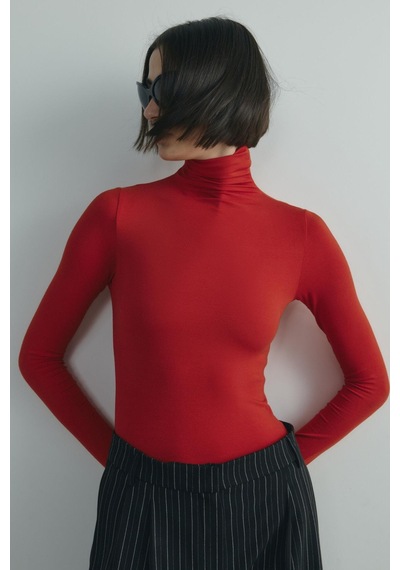 Suud Collection Kırmızı Boğazlı Body