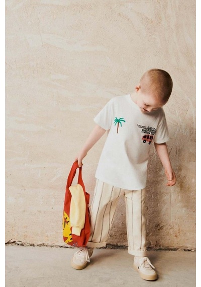 Lolliboomkids Orman Safari Baskılı Erkek Çocuk T-shirt Ve Çizgili Pantolon Takım - Rahat Ve Tarz Kombin Ekru Lolliboomkids Orman Safari Baskılı Erkek Çocuk T-shirt Ve Çizgili Pantolon Takım - Rahat Ve Tarz Kombin Ekru