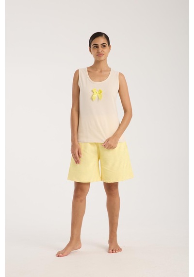 Akbeniz Kadın Beyaz Kurdele Detaylı Sarı Çizgili Şortlu Pijama Takımı