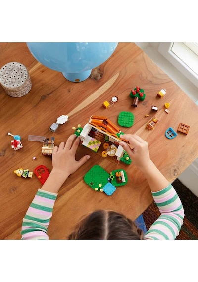LEGO® Animal Crossing™ Isabelle Ev Ziyaretinde 77049 6+ Yaratıcı Oyuncak Yapım Seti - 389 Parça