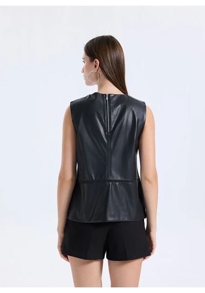 Sisley Deri Görünümlü Regular Fit Bisiklet Yaka Kolsuz Bluz Kadın Siyah Bluz - 325a54uklq09v Sisley Deri Görünümlü Regular Fit Bisiklet Yaka Kolsuz Bluz Kadın Siyah Bluz - 325a54uklq09v