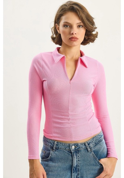 Shade Kadın Vücudu Saran Yarım Fermuarlı Fitilli Likralı Polo Yaka Basic Bluz 8073 60283602 - Şeker Pembe Shade Kadın Vücudu Saran Yarım Fermuarlı Fitilli Likralı Polo Yaka Basic Bluz 8073 60283602 - Şeker Pembe