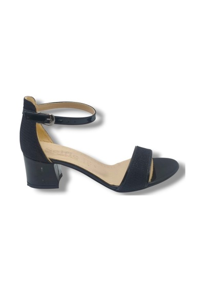 Selfie 4270-26 Simli Rugan Tek Bant Orta Topuk Büyük Numara Fashion Kadın Sandalet 5,5cm 41-43 Siyah Selfie 4270-26 Simli Rugan Tek Bant Orta Topuk Büyük Numara Fashion Kadın Sandalet 5,5cm 41-43 Siyah