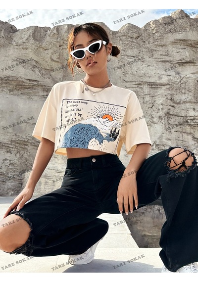 Flood Of Style Crop Ckod-232913 Dalgalı Ve Sloganlı Grafik Kısa Bej