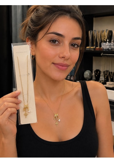 Zirkon Taşlı Yıldız Detay Sallantılı Charm Kolye Gold