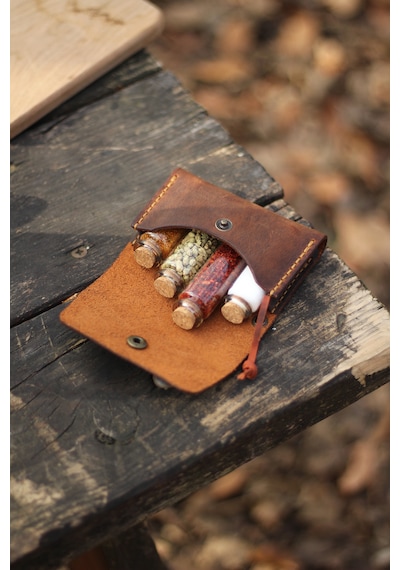 Hi Leather Kişiye İsme Özel Maia Kamp Outdoor Deri Baharatlık Camel