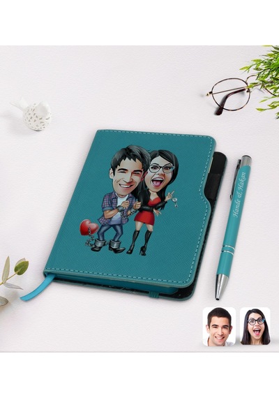 Kişiye Özel Sevgililer Karikatürlü Turkuaz Termo Deri Defter Kale N11.3587 Turkuaz