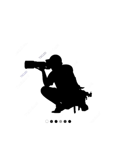 Oturup Fotoğraf Çeken Fotoğrafçı Belgeselci Sticker 17Cm