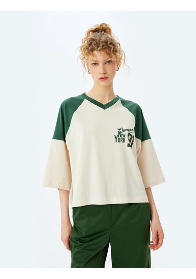 Koton Arkası Baskılı Oversize V Yaka Crop Kolej Tişört Bej 5sal10363ık Ekru Koton Arkası Baskılı Oversize V Yaka Crop Kolej Tişört Bej 5sal10363ık Ekru