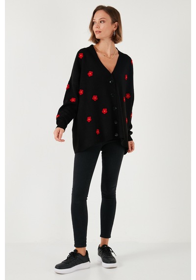 Lela Oversize Fit Çiçekli Düğmeli V Yaka Soft Akrilik Bayan Hırka 4616192 Siyah