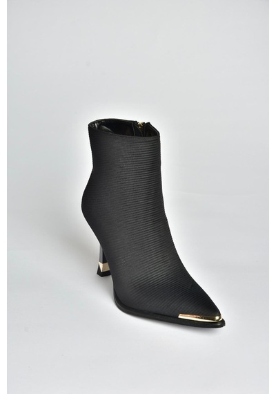 Fox Shoes V820200504 Siyah Kumaş İnce Topuklu Sivri Burunlu Yarım Bot Siyah