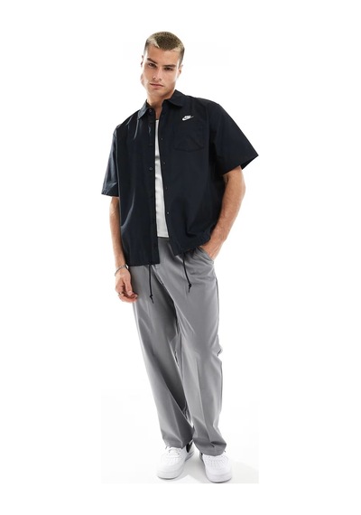 Nike Club Woven Loose Fit Short Sleeve Shirt İn Black Erkek Bol Kesim Dokuma Kısa Kollu Spor Gömlek Siyah Siyah Nike Club Woven Loose Fit Short Sleeve Shirt İn Black Erkek Bol Kesim Dokuma Kısa Kollu Spor Gömlek Siyah Siyah