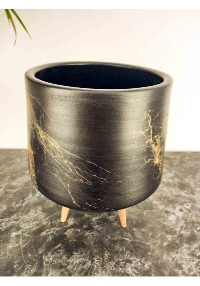 Bitki Tasarımı Ev Dekorasyon Aksesuar Siyah Üzeri Gold Mermer Efektli Keskin Hatlı Toprak Saksı Saksılık Salon Çiçeklik 3 Ayaklı - 19 CM Bitki Tasarımı Ev Dekorasyon Aksesuar Siyah Üzeri Gold Mermer Efektli Keskin Hatlı Toprak Saksı Saksılık Salon Çiçeklik 3 Ayaklı - 19 CM