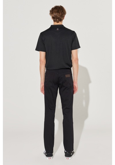 Wrangler Texas Slim Fit Dar Kesim Normal Bel Siyah Esnek Pantolon W12SEA001 Siyah