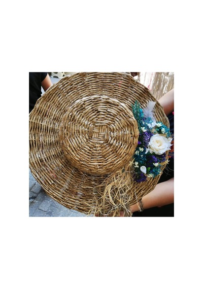 Tasarım Diyarndan Çiçeklerle Süslenmiş 50 Cm Çapında Dekoratif Şapka Hasır Rengi