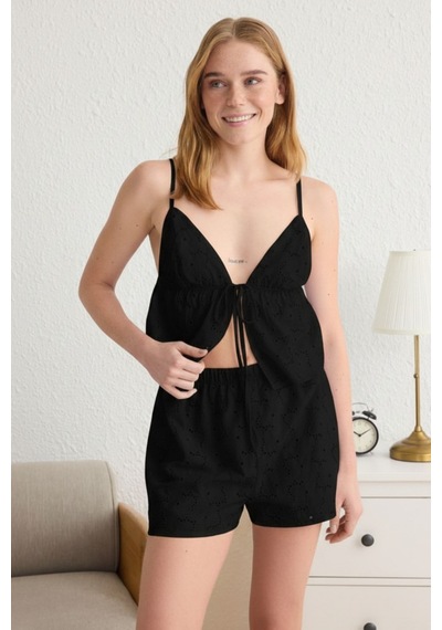 Kadın Siyah Astarlı Kendinden Desenli Dokuma Şortlu Pijama Takımı