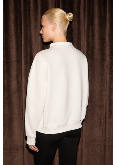 ETHIQUET SELFTEN Kadın Yumuşak Kumaş ı Po o Yaka Nakış Detay ı Ekru Sweatshirt L ETHIQUET SELFTEN Kadın Yumuşak Kumaş ı Po o Yaka Nakış Detay ı Ekru Sweatshirt L