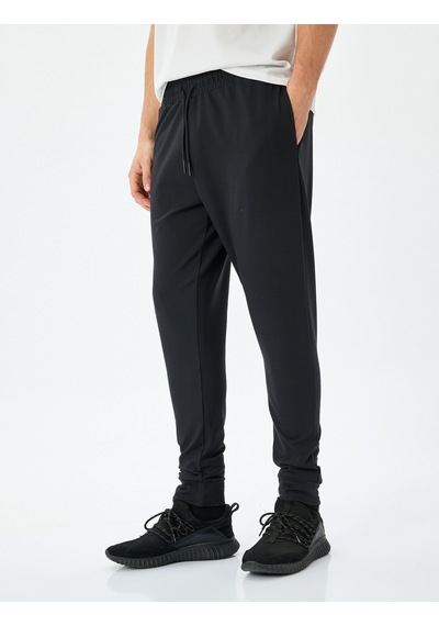 Koton Beli Bağcıklı Cep Detaylı Jogger Spor Eşofman Altı Siyah 5sam40041nk Siyah Koton Beli Bağcıklı Cep Detaylı Jogger Spor Eşofman Altı Siyah 5sam40041nk Siyah