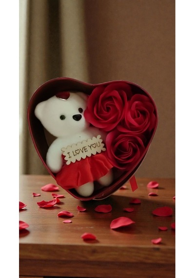Sevgililer Gününe Özel Kalpli Kutuda I Love You Yazan Güllü Ayıcık Boyut:11cm