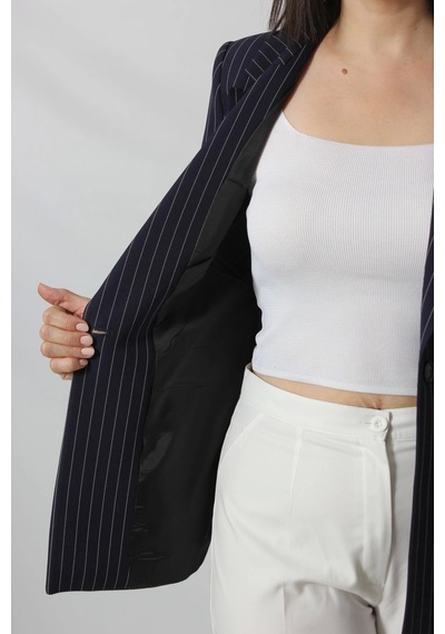 Moda Berray 1906 Lacivert Çizgili Fermuarlı Cep Aksesuarlı Kadın Büyük Beden Blazer Ceket Lacivert Moda Berray 1906 Lacivert Çizgili Fermuarlı Cep Aksesuarlı Kadın Büyük Beden Blazer Ceket Lacivert