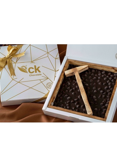 Bitter Çikolatalı Fındıklı Beyoğlu Çikolatası Çekiçli Ahşap Kutu 500 G