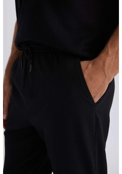DeFacto Relax Fit Rahat Kesim Düz Paça Krinkıl Yazlık Kumaş Pantolon C3930AX25SPBK27