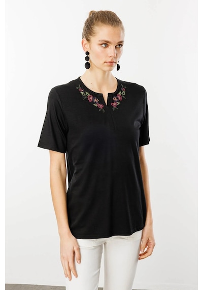 Desen Triko Kadın Açma Yaka Nakış İşlemeli Penye T-shirt 25700 Siyah Siyah