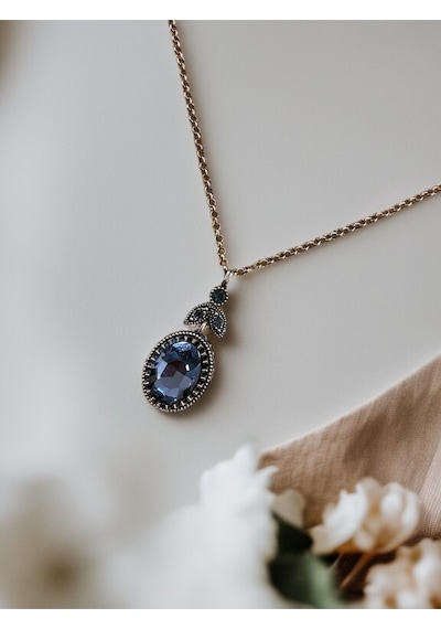 Kristal Taşlı Oval Kesim Kolye Gri