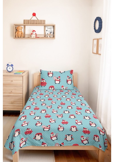 Evimde Bambaşka Penguen Mavi Erkek Çocuk Odası Tek Kişilik Pike Takımı - Kış Desenli 160x220 CM Yatak Örtüsü Evimde Bambaşka Penguen Mavi Erkek Çocuk Odası Tek Kişilik Pike Takımı - Kış Desenli 160x220 CM Yatak Örtüsü