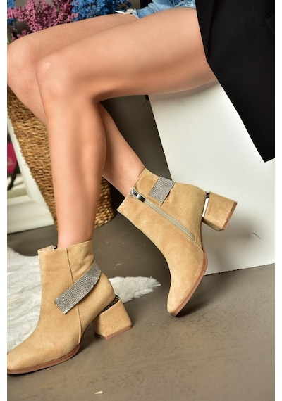 Fox Shoes R241442202 Ten Süet Taş Aksesuarlı Kalın Topuklu Kadın Bot Ten