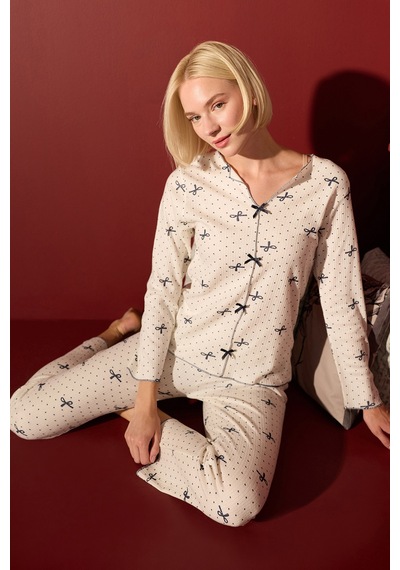 Fullamoda Puantiyeli Fiyonklu V Yaka Pijama Takımı Ekru