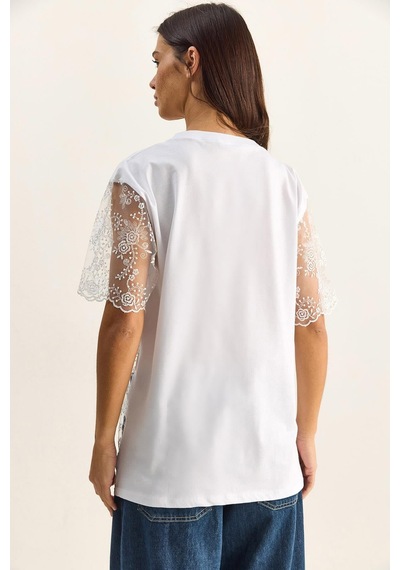 Shade Kadın Bisiklet Yaka Dantel Garnili Asimetrik Kesim Relaxed Fit T-shirt 2225 60286125 - Beyaz Shade Kadın Bisiklet Yaka Dantel Garnili Asimetrik Kesim Relaxed Fit T-shirt 2225 60286125 - Beyaz