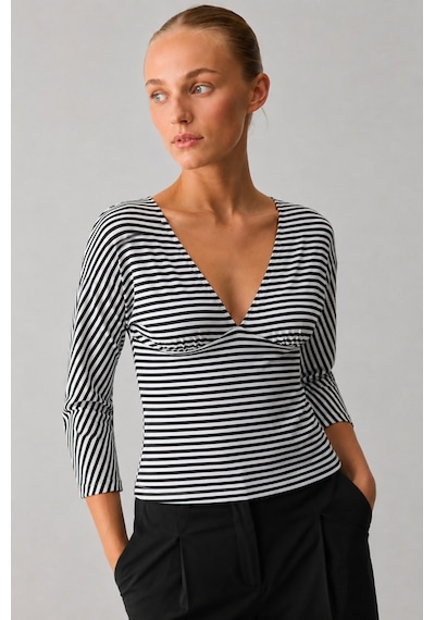 Madmext Siyah Çizgili V Yaka Slim Fit Kadın Bluz Mg2887