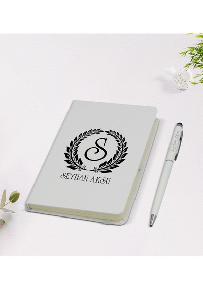 Kişiye Özel Çelenk Baş Harfli İsimli 9X14Cm Beyaz Defter Ve Kalem N11.1064