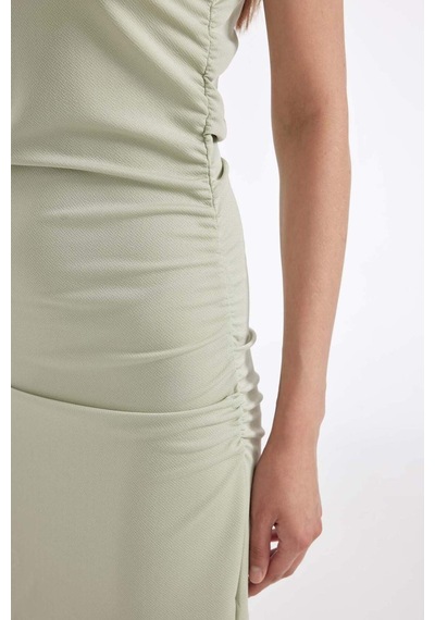 DeFacto Bodycon Vücuda Oturan Drapeli Krep Kolsuz Mini Abiye Elbise D3770AX24AUKH494
