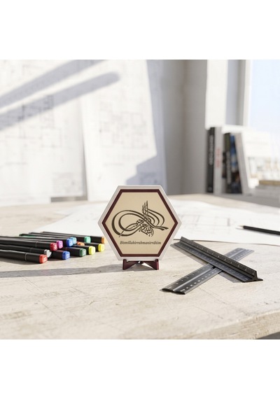 Hat Sanatı Ve Bismillah Temalı Dekoratif Masaüstü Süsü, Çalışma Alanlarınıza Huzur Katan Modern Bir Tasarım 10x10 Cm, Pudra