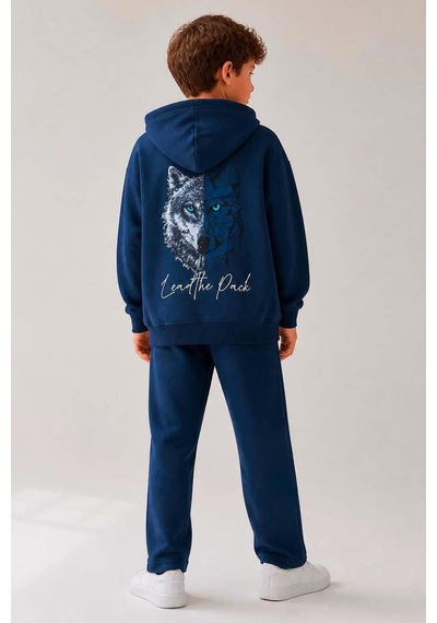Riccotarz Erkek Çocuk Önü Ve Arkası Kurt Çizim Baskılı Kapüşonlu Sweatshirt Lacivert Eşofman Takım Riccotarz Erkek Çocuk Önü Ve Arkası Kurt Çizim Baskılı Kapüşonlu Sweatshirt Lacivert Eşofman Takım