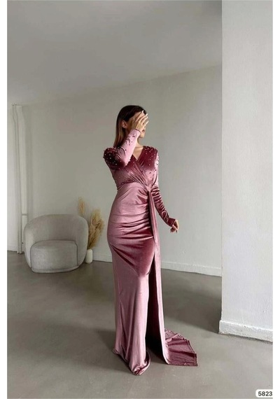 Lior Design Kadın İnce İşçilik Esnek Kadife Kumaş Kruvaze Yaka Kuyruklu Abiye Elbise Pudra Lior Design Kadın İnce İşçilik Esnek Kadife Kumaş Kruvaze Yaka Kuyruklu Abiye Elbise Pudra
