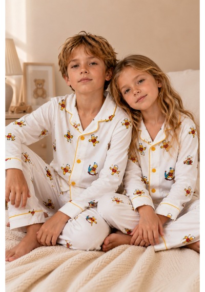 Free Beka Krem Renk Üstüne Desenli Erkek Ve Kız Uzun Kollu Pijama Takımı Ve Göz Bandı