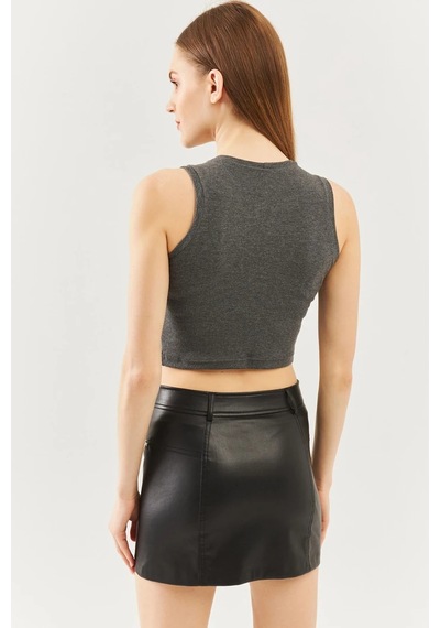 Butikgiz Kadın Sıfır Kol Bisiklet Yaka Vücuda Oturan %100 Pamuklu Kaşkorse Esnek Crop Bluz Füme