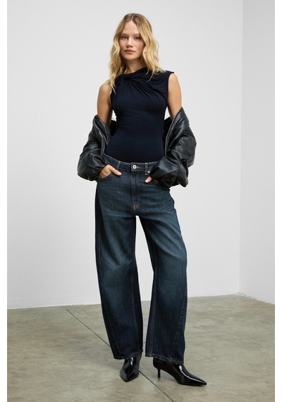Grımelange Orılenna Kadın Önü Düğüm Detaylı Vücudu Saran Sıfır Kollu Slim Fit Lacivert Bluz Lacivert Grımelange Orılenna Kadın Önü Düğüm Detaylı Vücudu Saran Sıfır Kollu Slim Fit Lacivert Bluz Lacivert