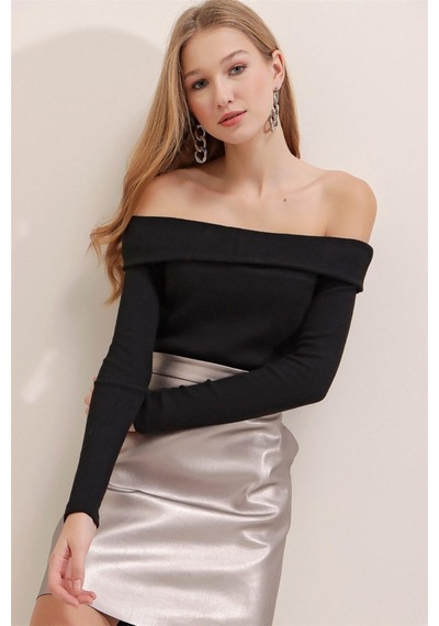 Aqe Fashion Kadın Siyah Madonna Yaka Bluz Siyah