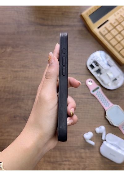 Apple iPhone 16 Uyumlu Premium Deri Dokulu Darbelere Karşı Dayanıklı Nazal Silikon Kılıf Siyah